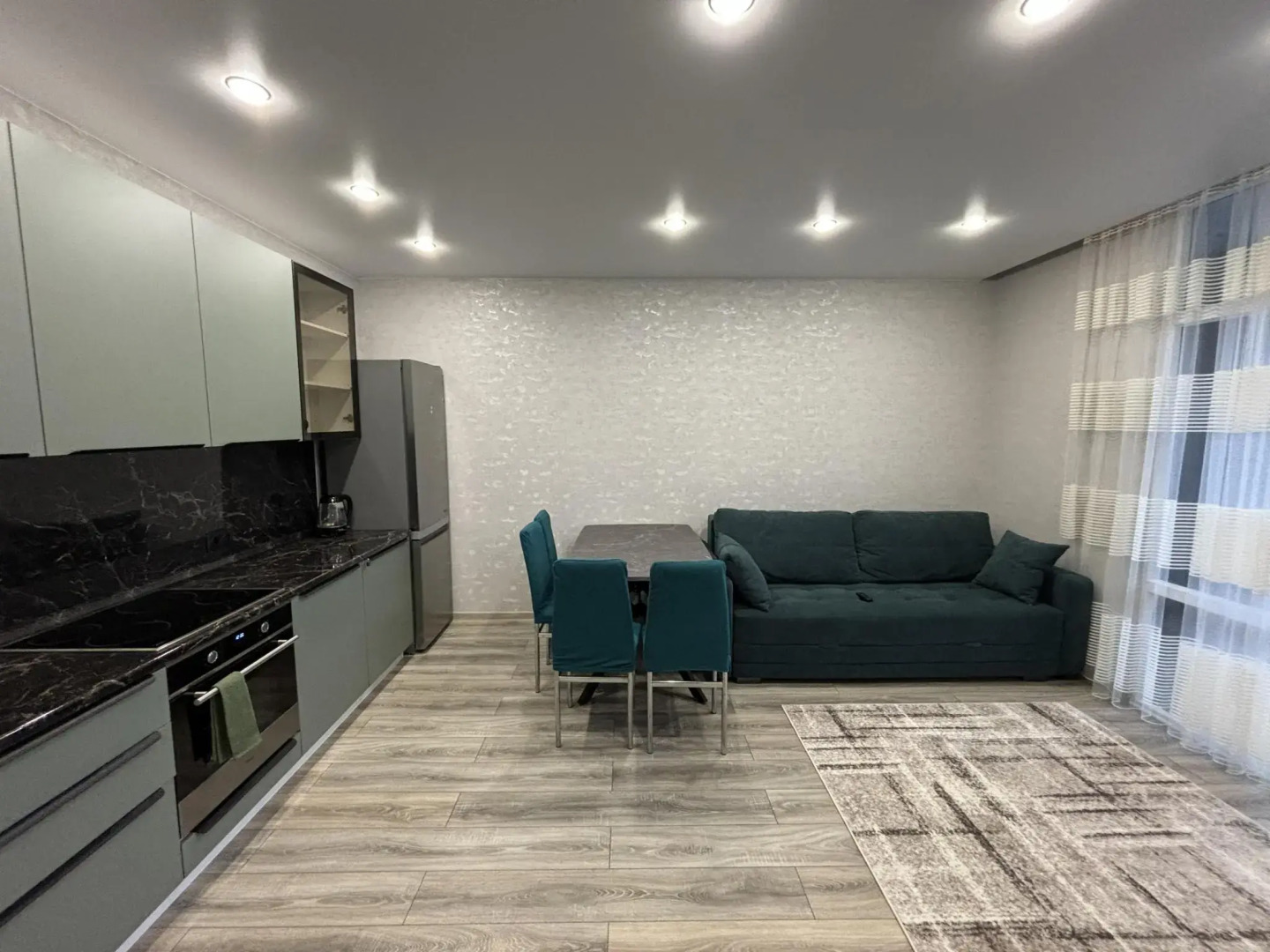 Moon72 (Мун72) на улице Сергея Джанбровского 17