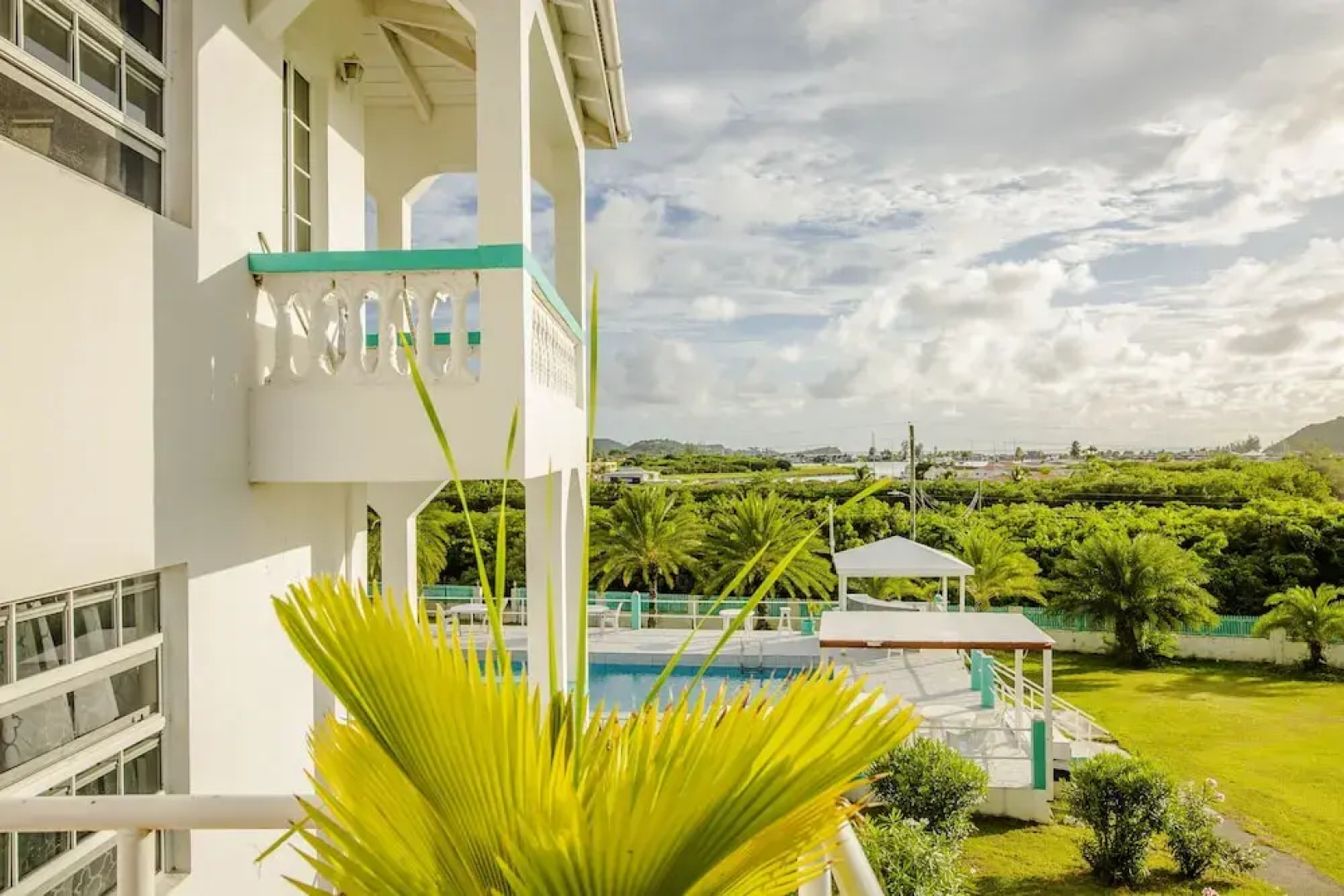 Royal Cove Hotel