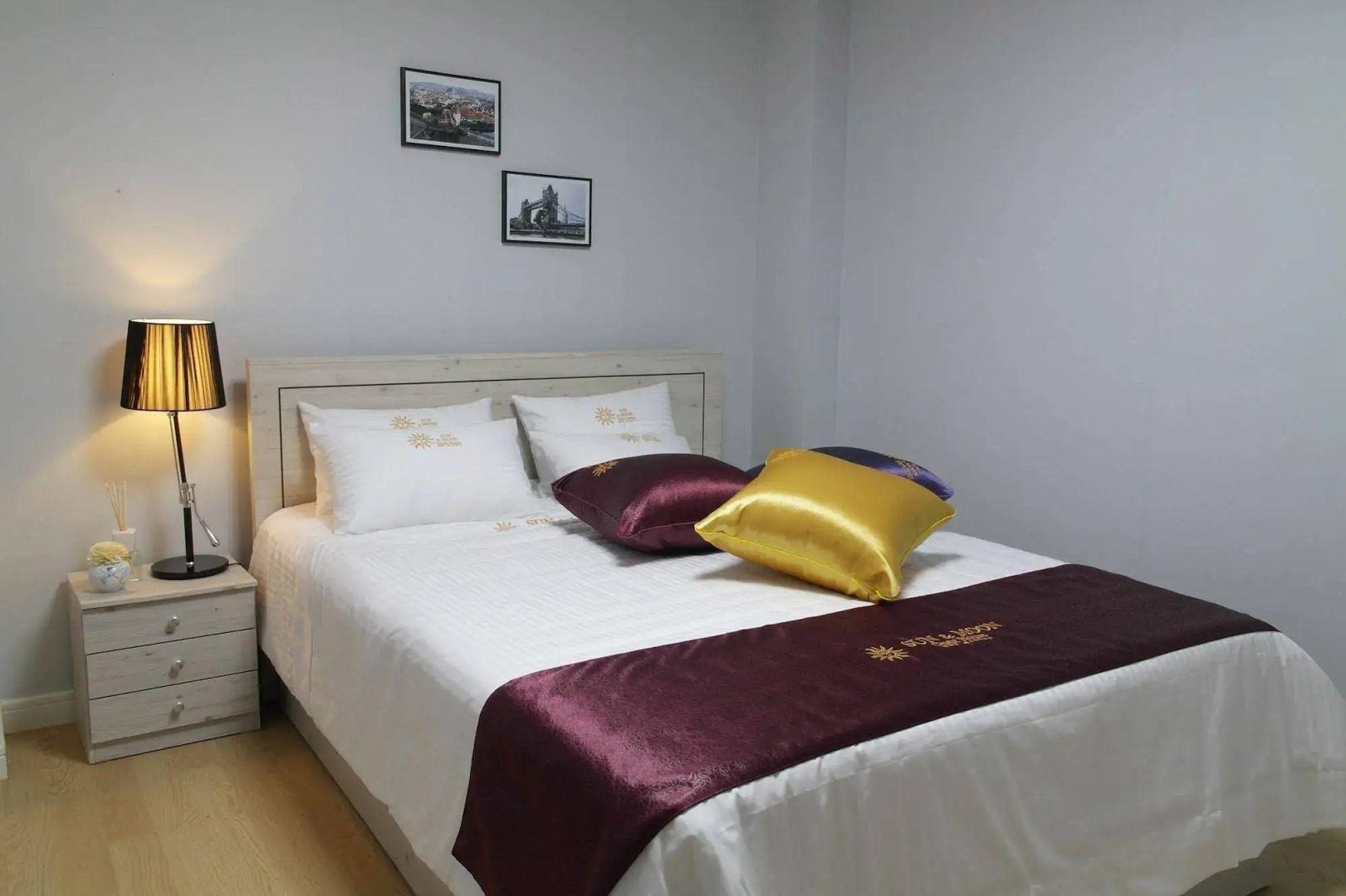 Sun and Moon Guest House - Hostel