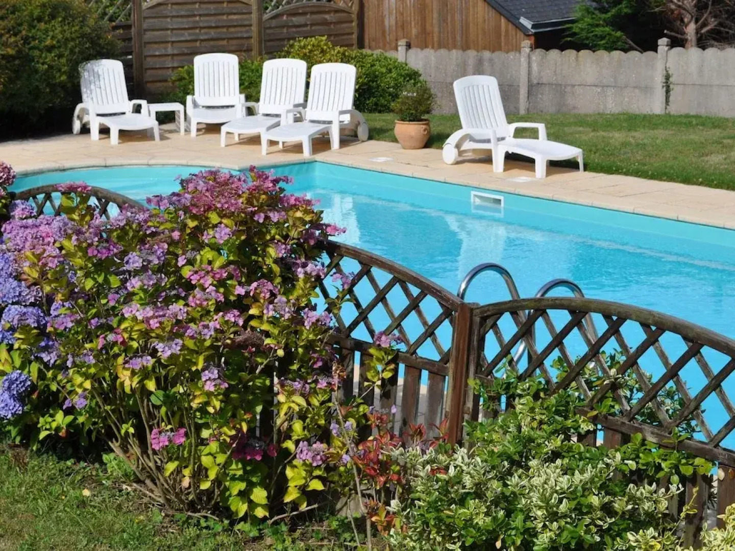 Beautiful Renovated Villa With a Private Swimming Pool and View ont the Sea!