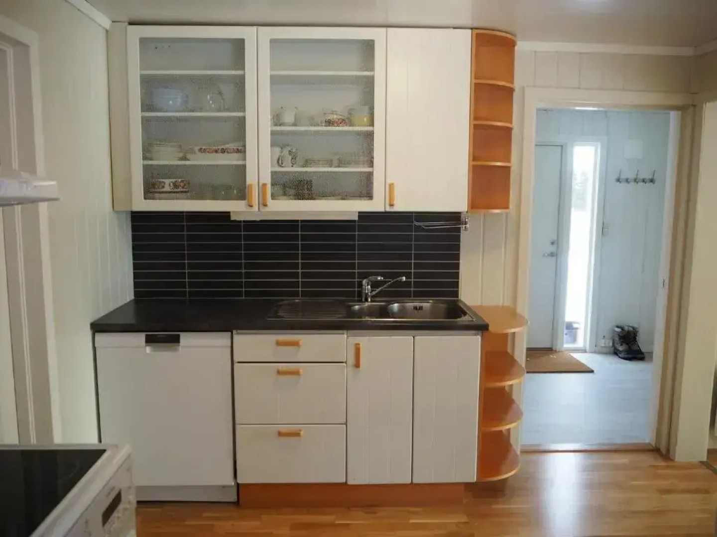 Cabin with great view close to town and ski area