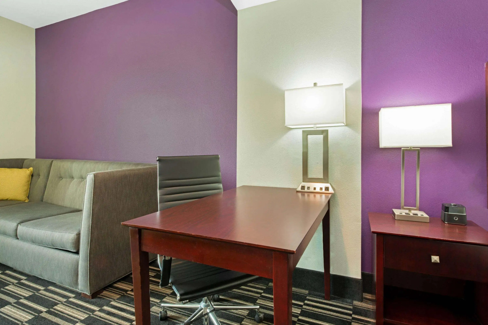 La Quinta Inn & Suites by Wyndham Bridge City