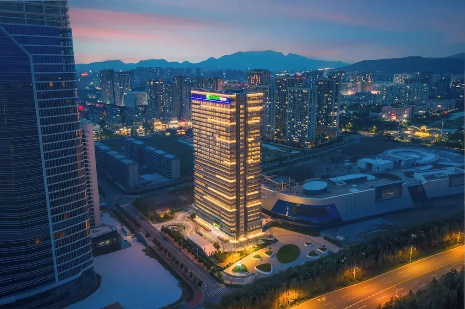 Holiday Inn Express Rizhao Oriental Colorful City by IHG