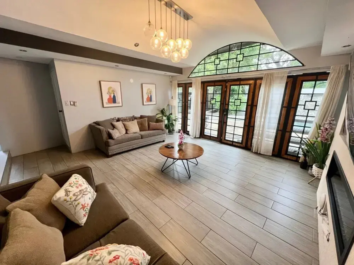 Pool and Jacuzzi Vacation Home