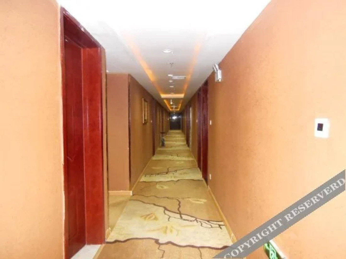 Super 8 Hotel Longnan Wudu Pan Xuan Lu Square