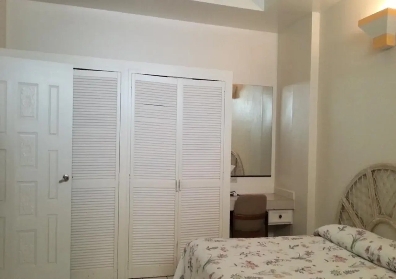 Summer Holiday Hotel