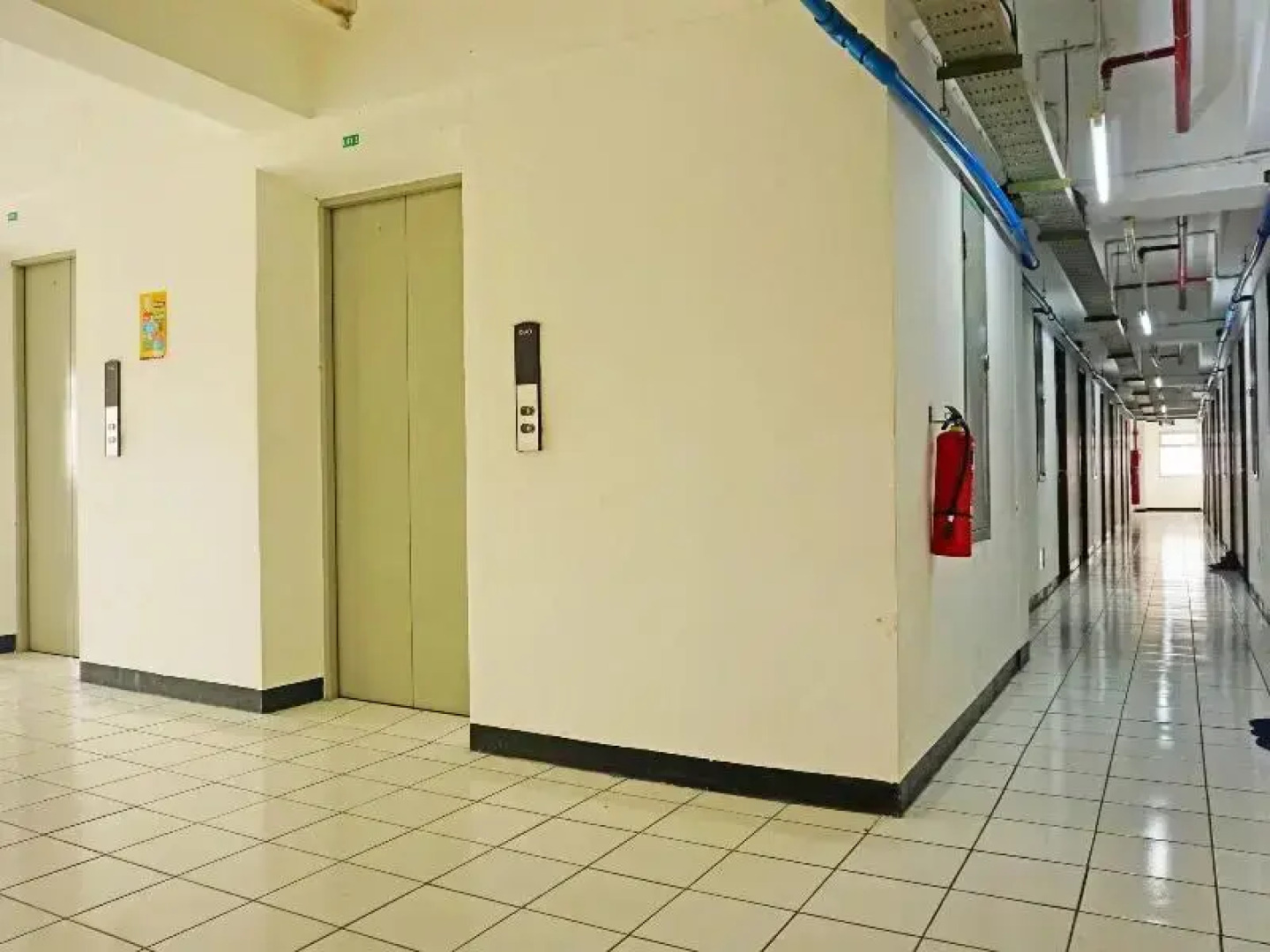 San San Rooms Gunung Putri Square