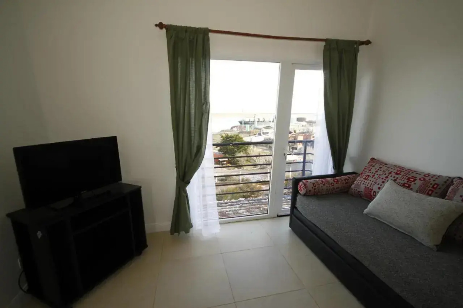 Tower Rock Puerto Deseado Superior