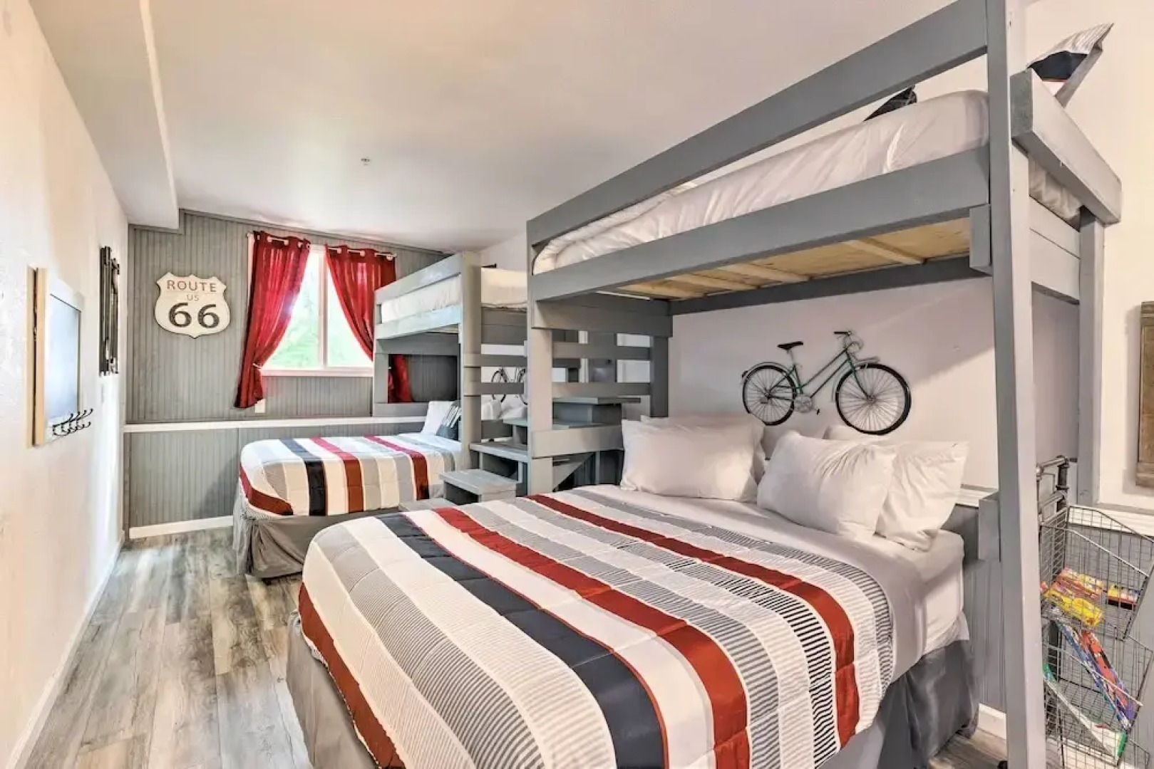 'hilltop Hideaway' Branson Home w/ Trampoline!