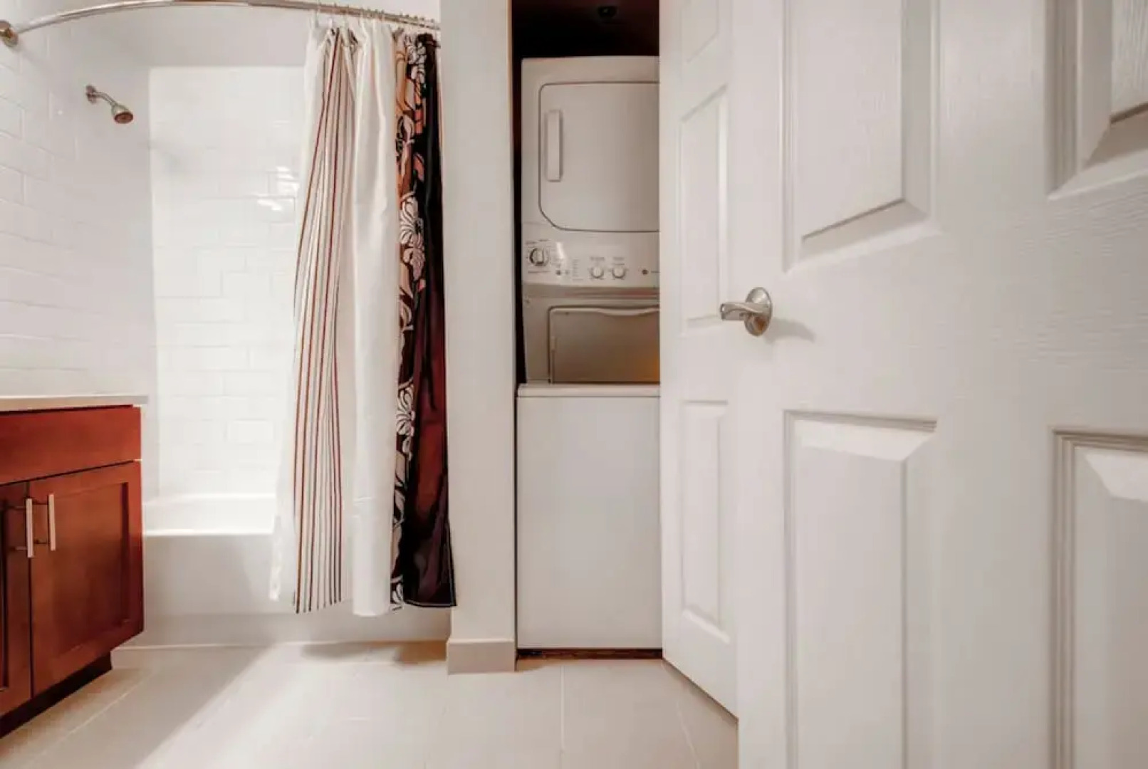 Global Luxury Suites at Commodore Drive