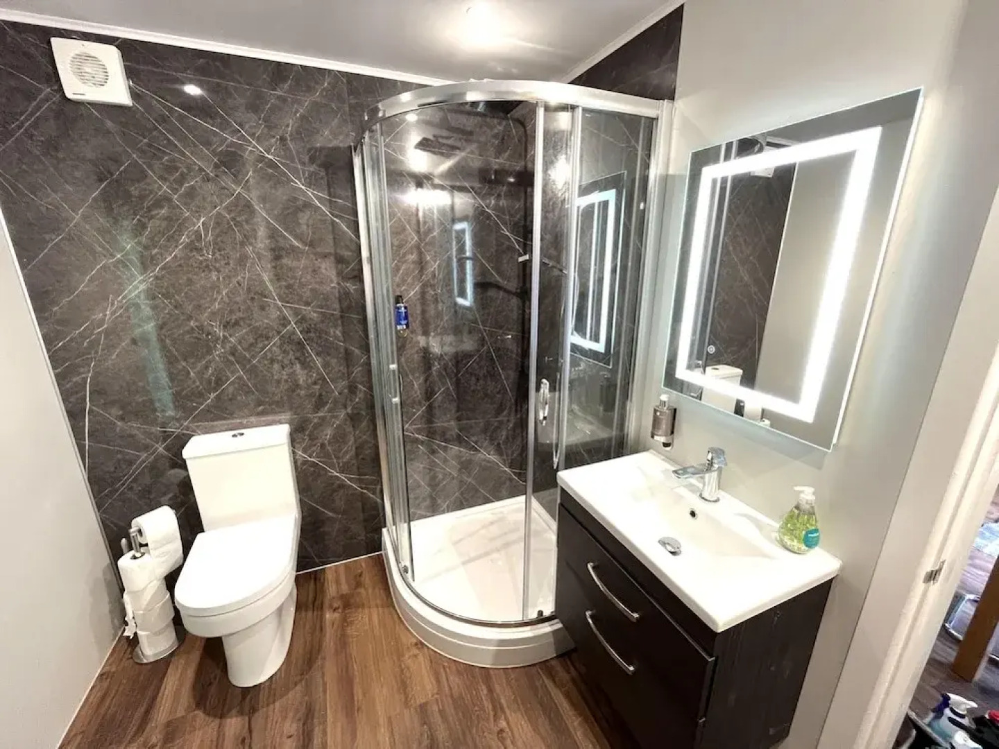 Cedar Boutique Lodge-dog, Fishing and Spa Access