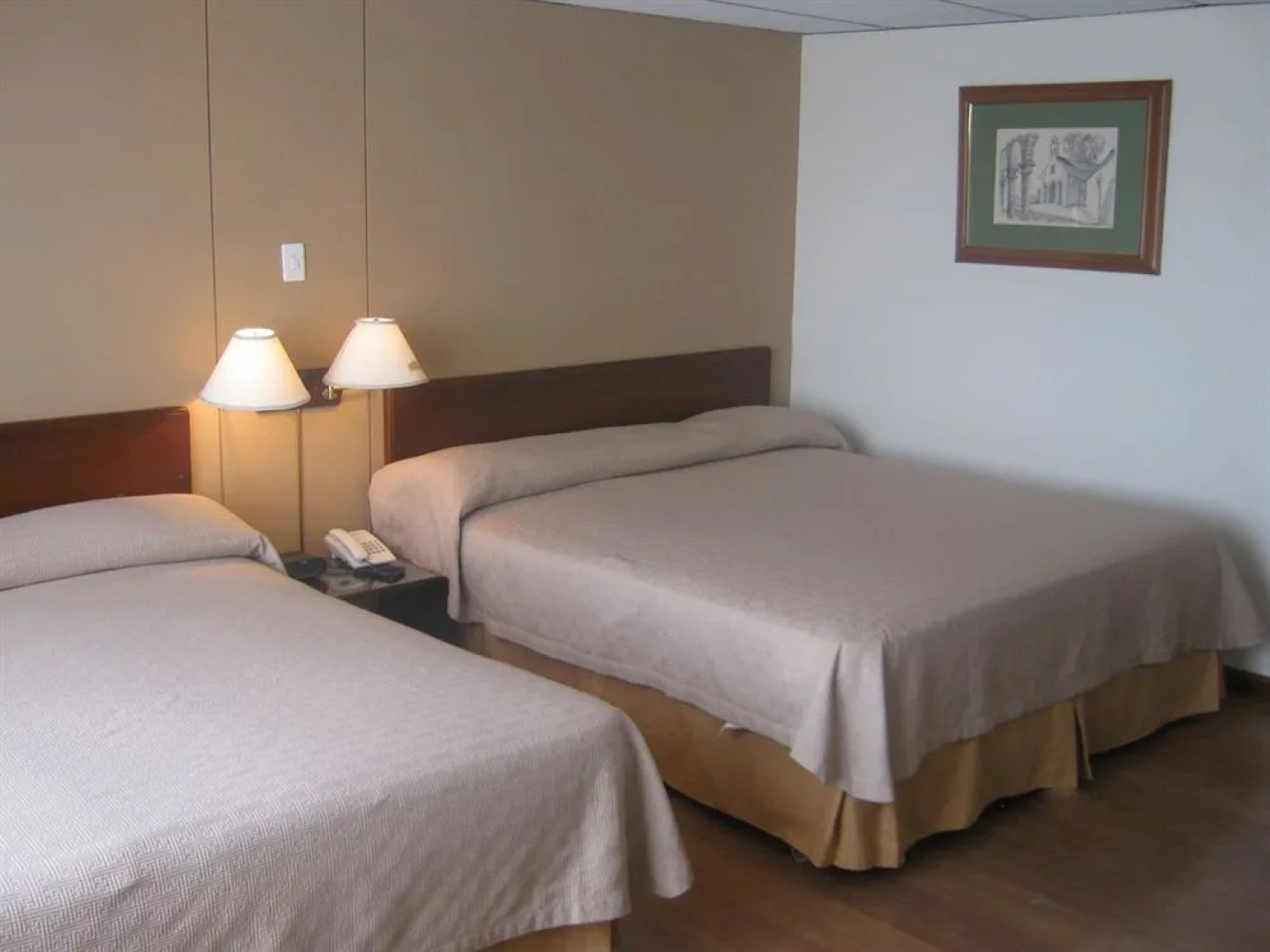 Hotel Hunza Y Centro De Convenciones