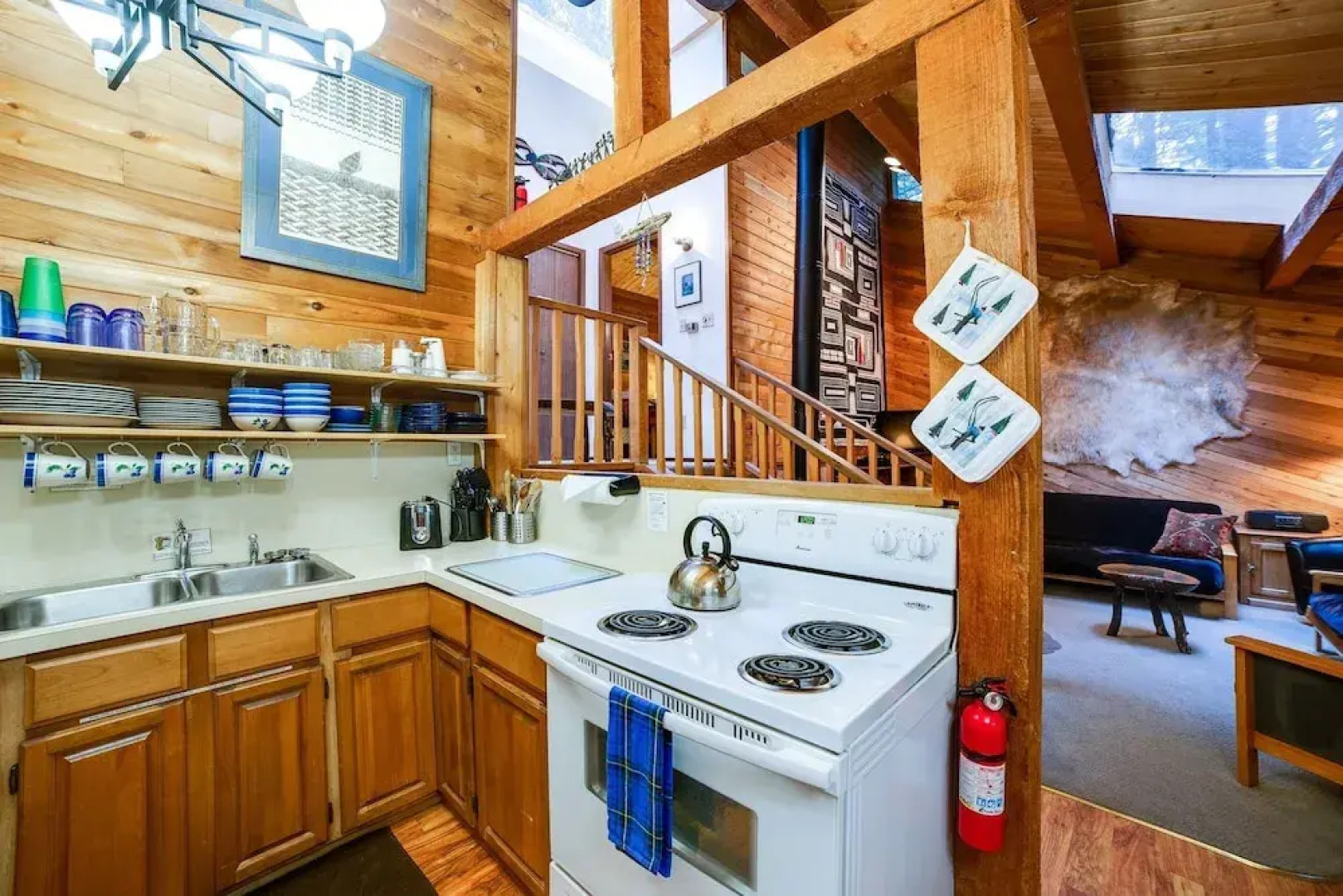 Mt. Baker Lodging Cabin 6 – Hot Tub, WiFi, Sleeps 8! by MBL