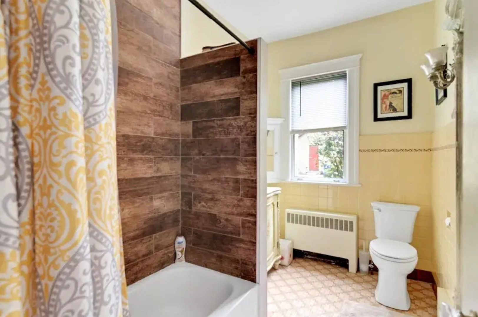 Spacious Victorian Home With Mountain Views And Lots Of Fun Extras!! 5 Bedroom Farmhouse by RedAwning