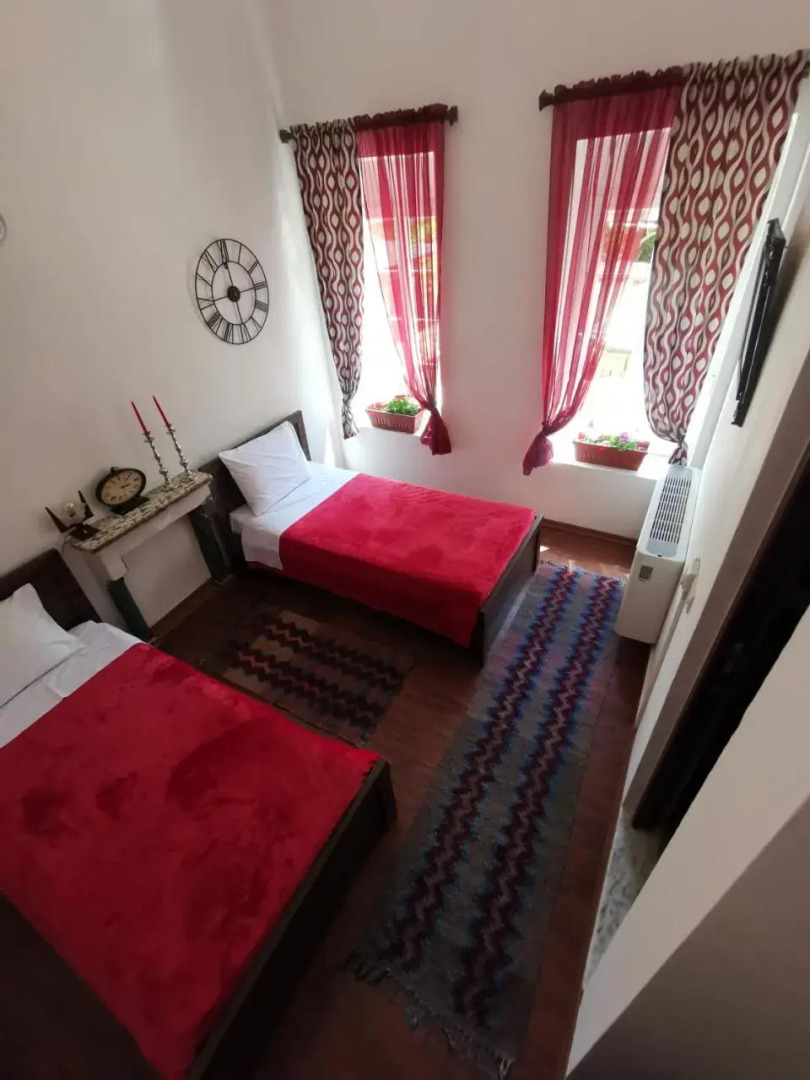 The Twins' House - Binjaket