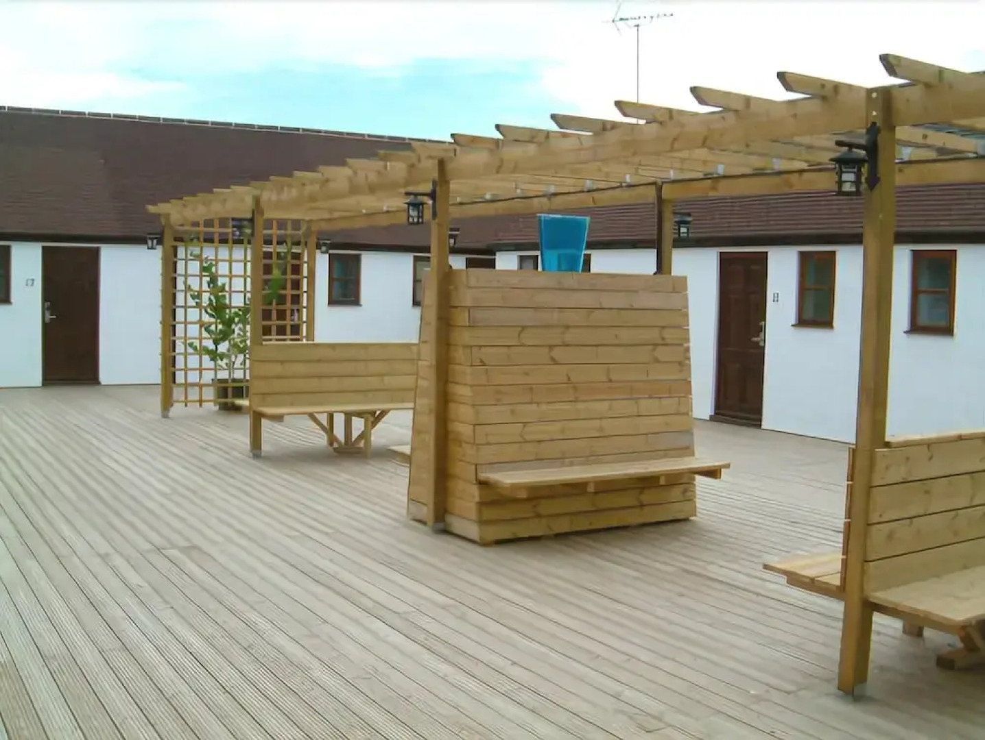 The Dark Barn Lodge - Guest House