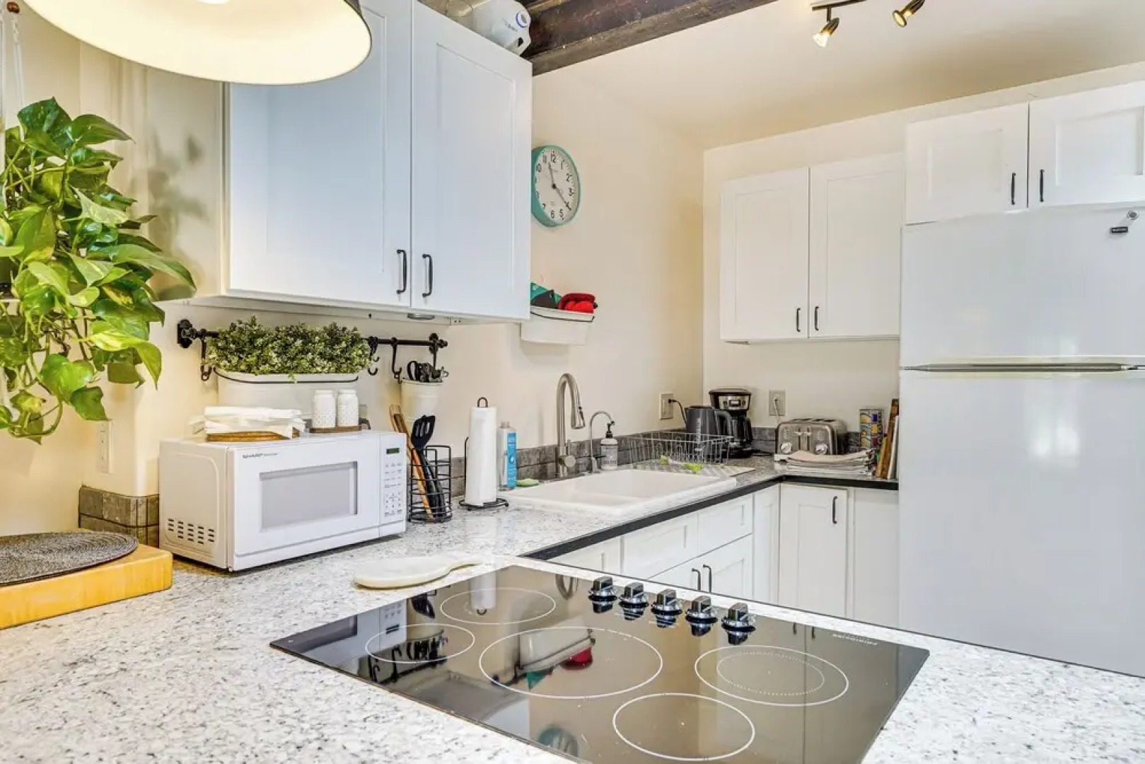 Vibrant 'casa Paloma' w/ Patio - Near Vineyards!