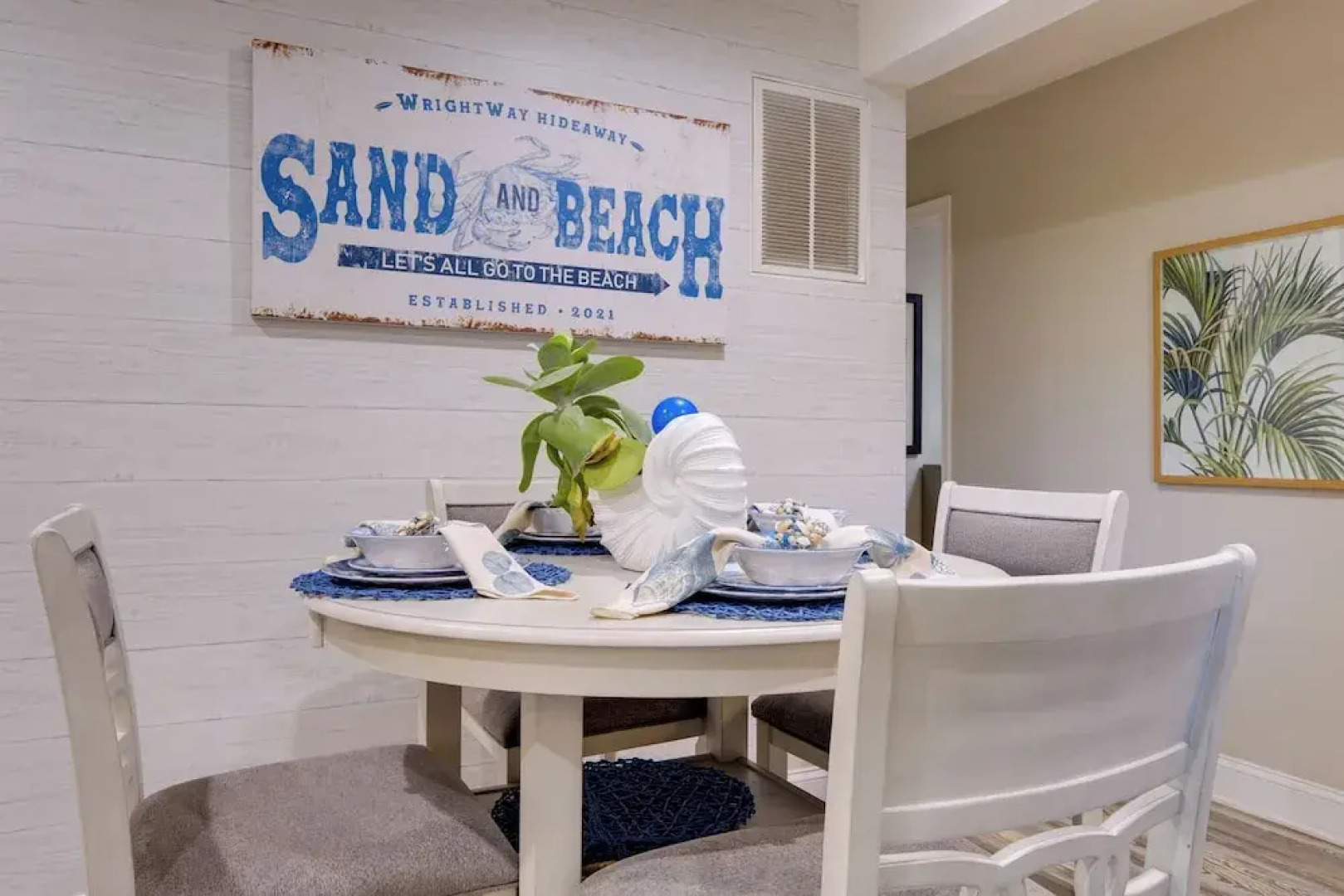 Adorable Beach Cottage w/ Hot Tub & Tropical Bar!