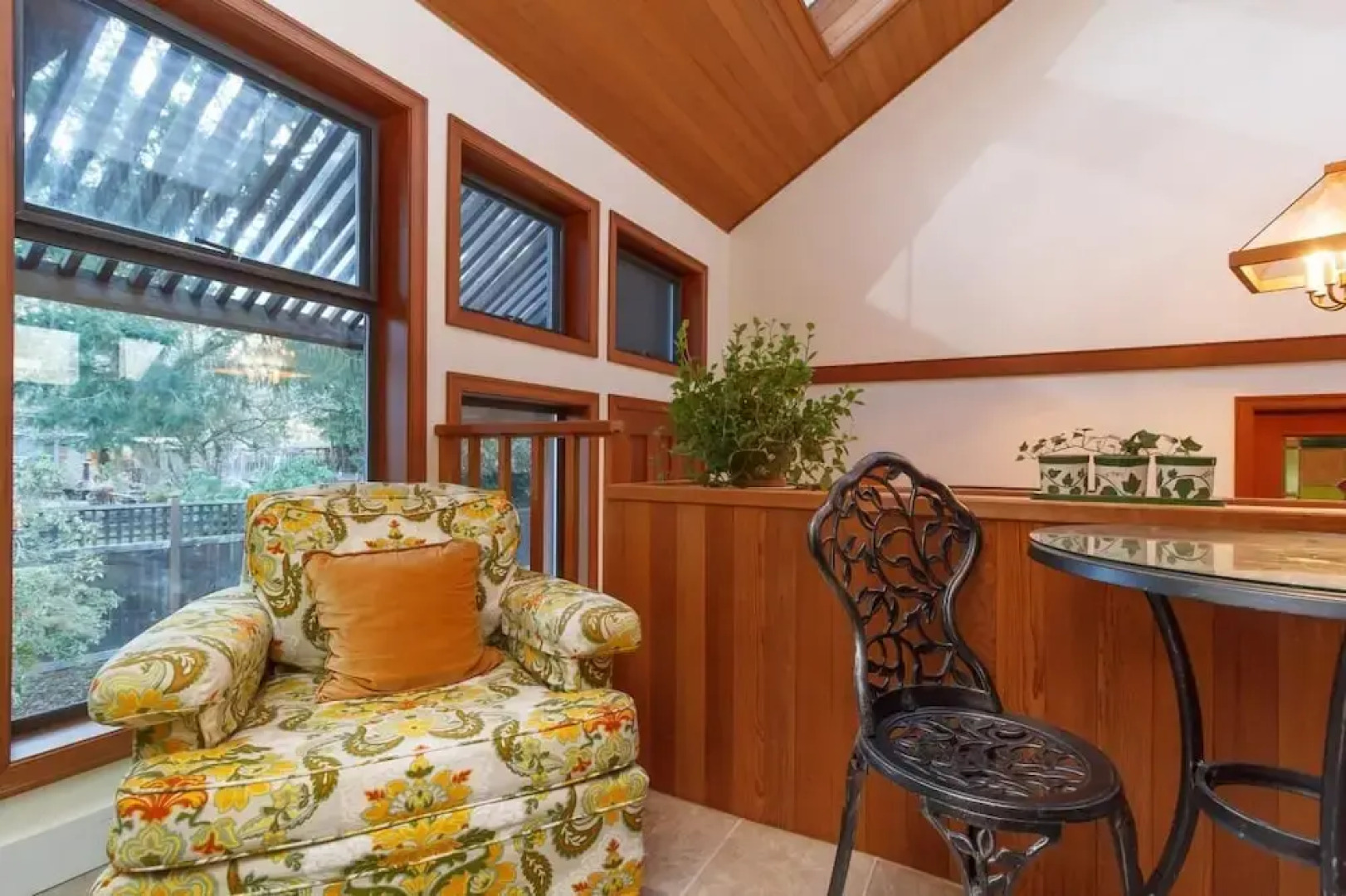 Cole's Bay Vacation Retreat Library Room