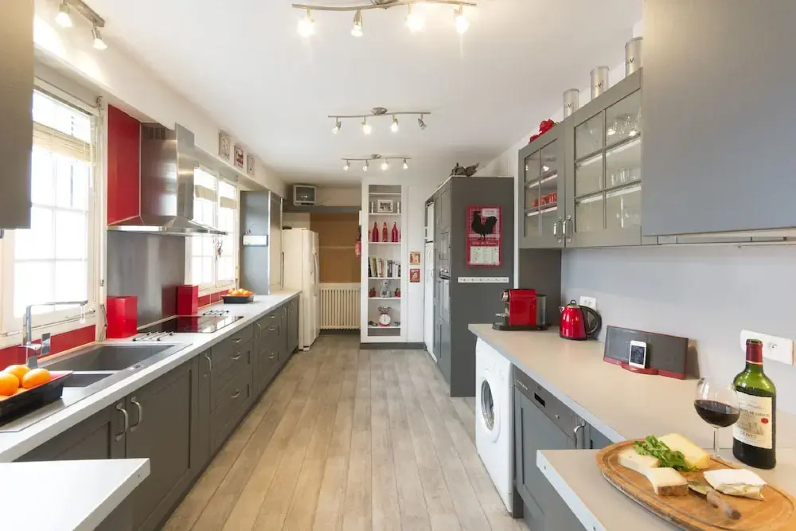 6 Bedrooms, Ideal for Multi-generation Families, 5 Reviews, Near Sandy Beaches