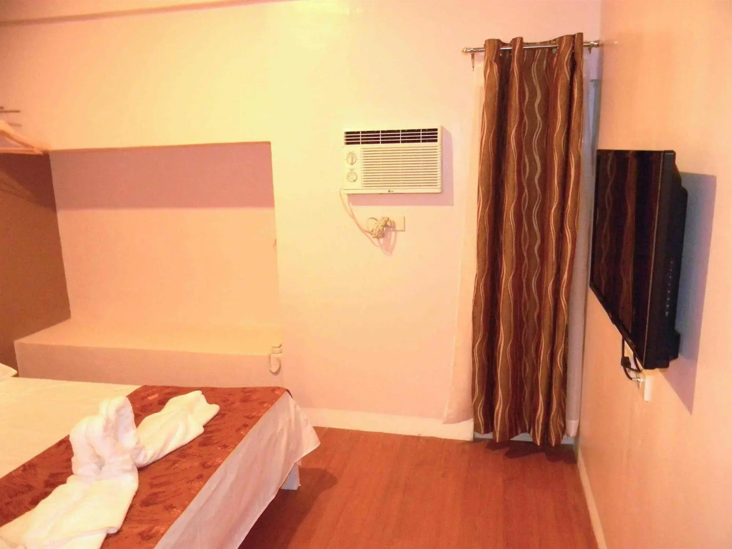 TR3ATS Guest House Bohol - Hostel