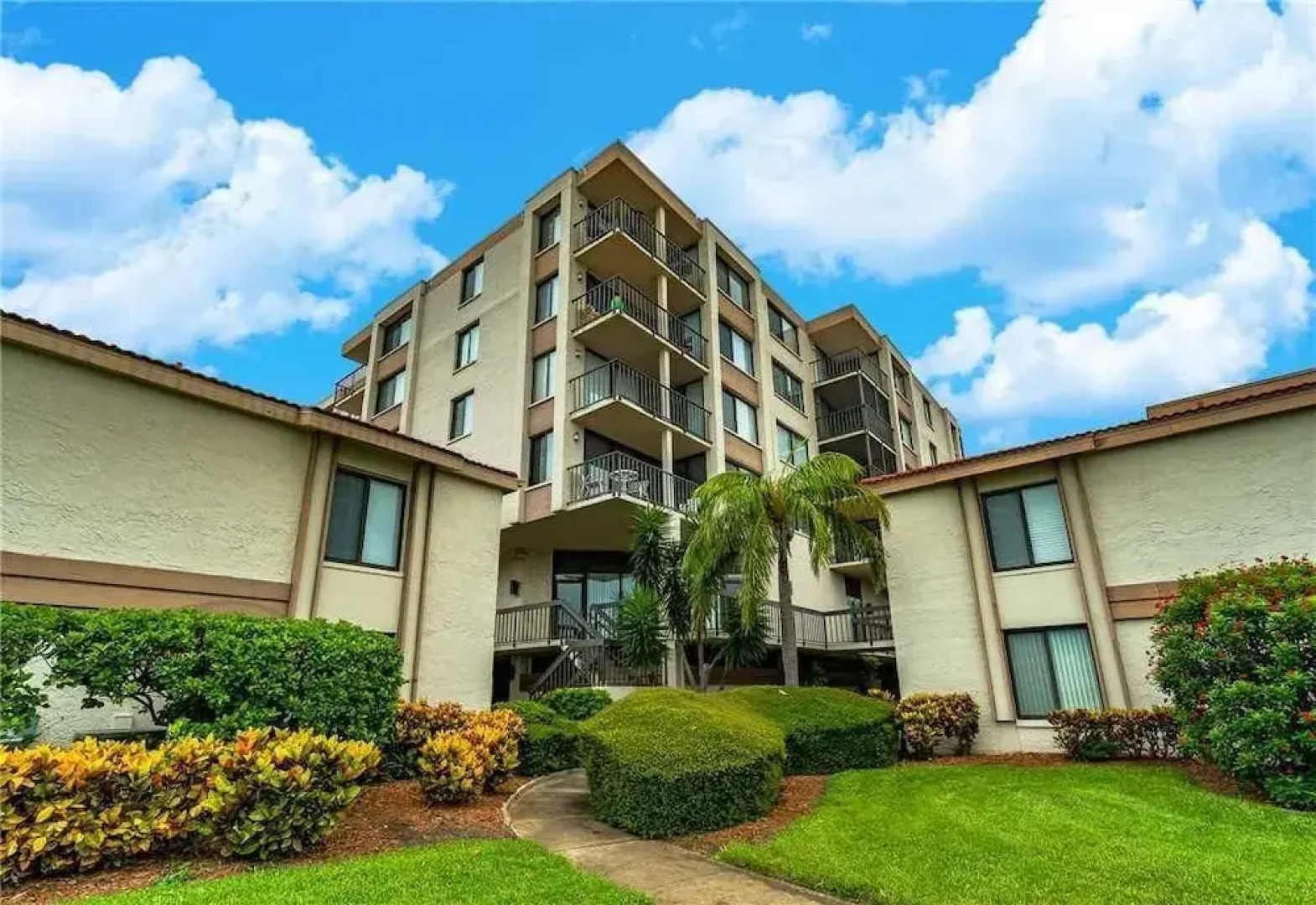 Palma Del Mar E608 - Two Bedroom Condo