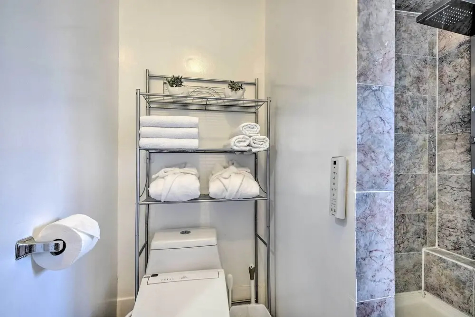 Romantic Pasadena Home w/ Covered Porch!