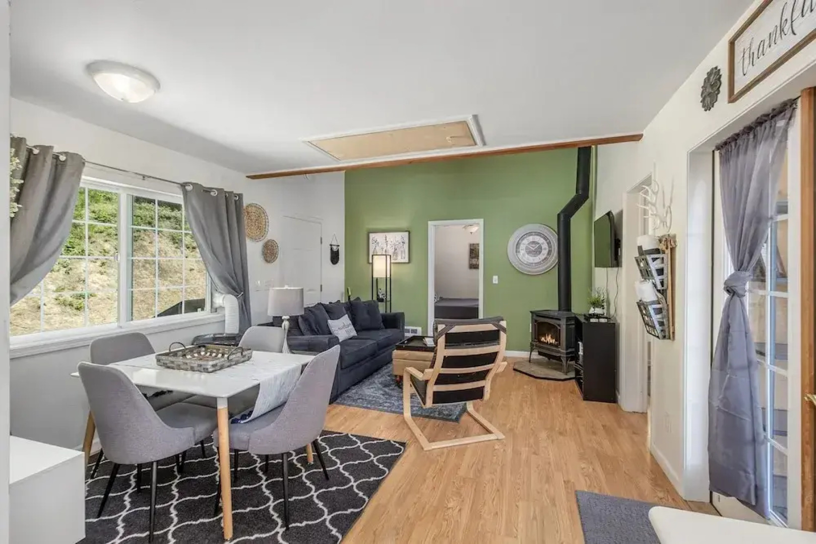 Beaver Hill Cabin Near Plain 2 Bedroom Home by NW Comfy Cabins by RedAwning