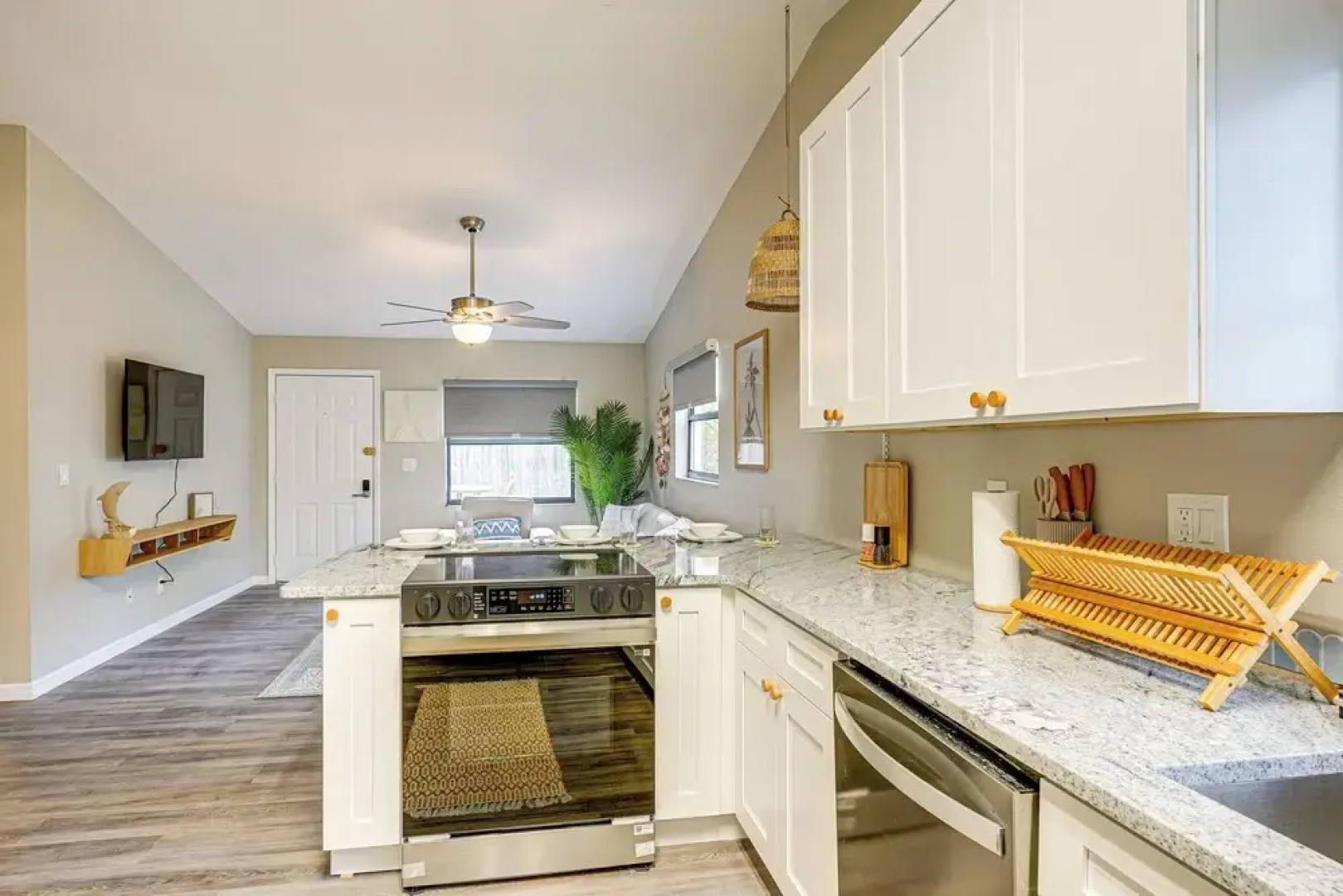 Dtwn Palm Harbor Condo: Walk to Water!