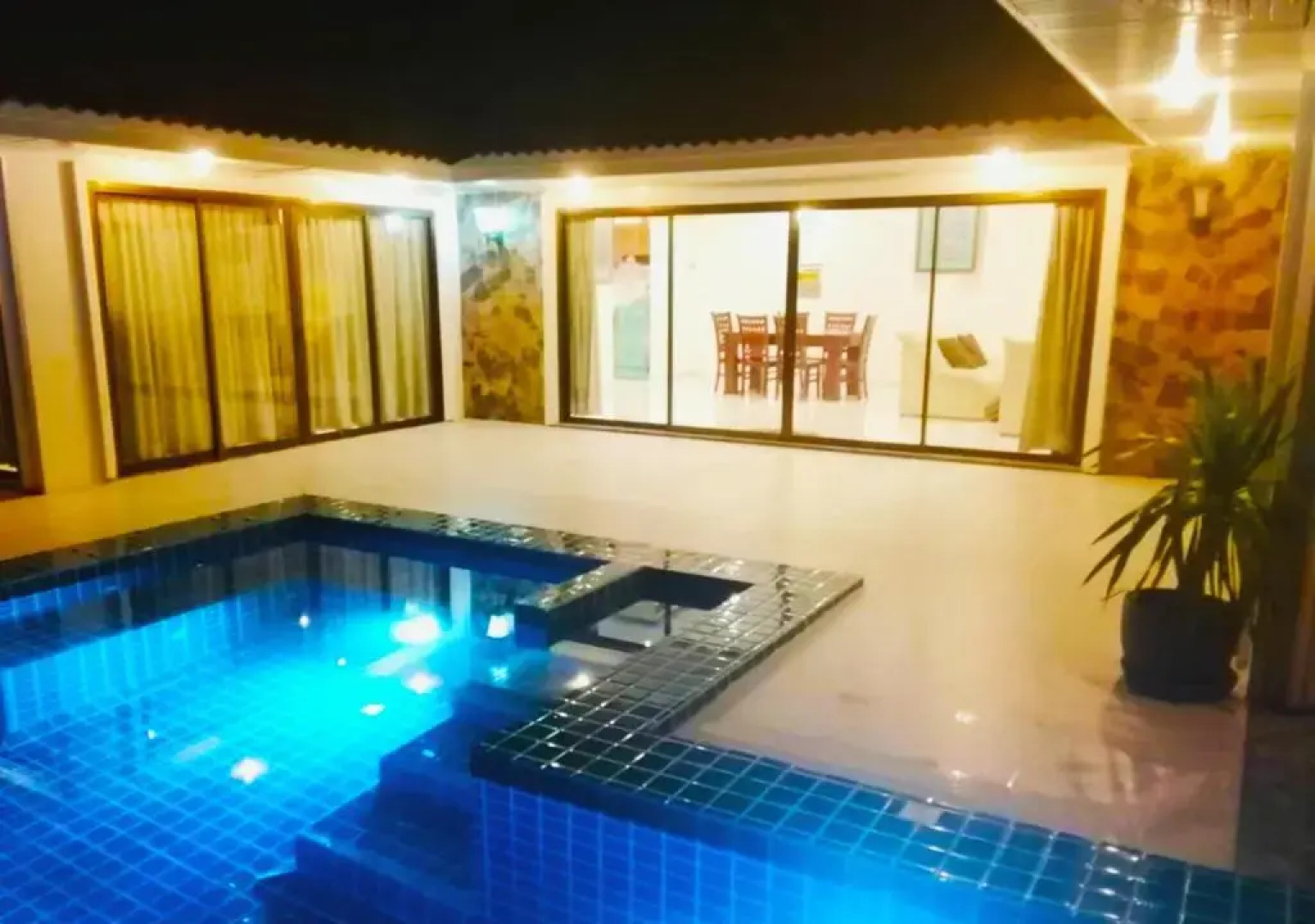 Baan Golden Suite