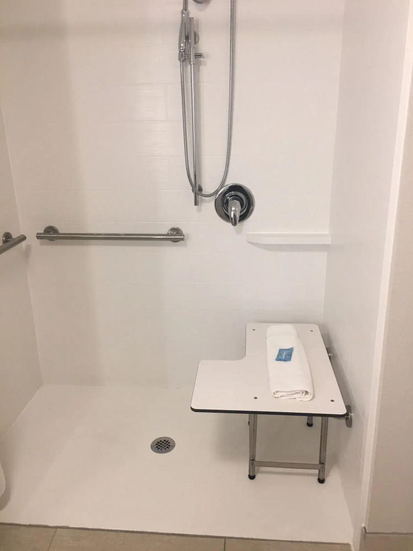 Holiday Inn Express & Suites Kingdom City by IHG