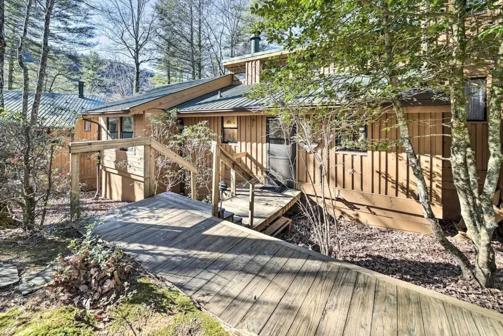 Sapphire Home w/ Grill & Pool Access