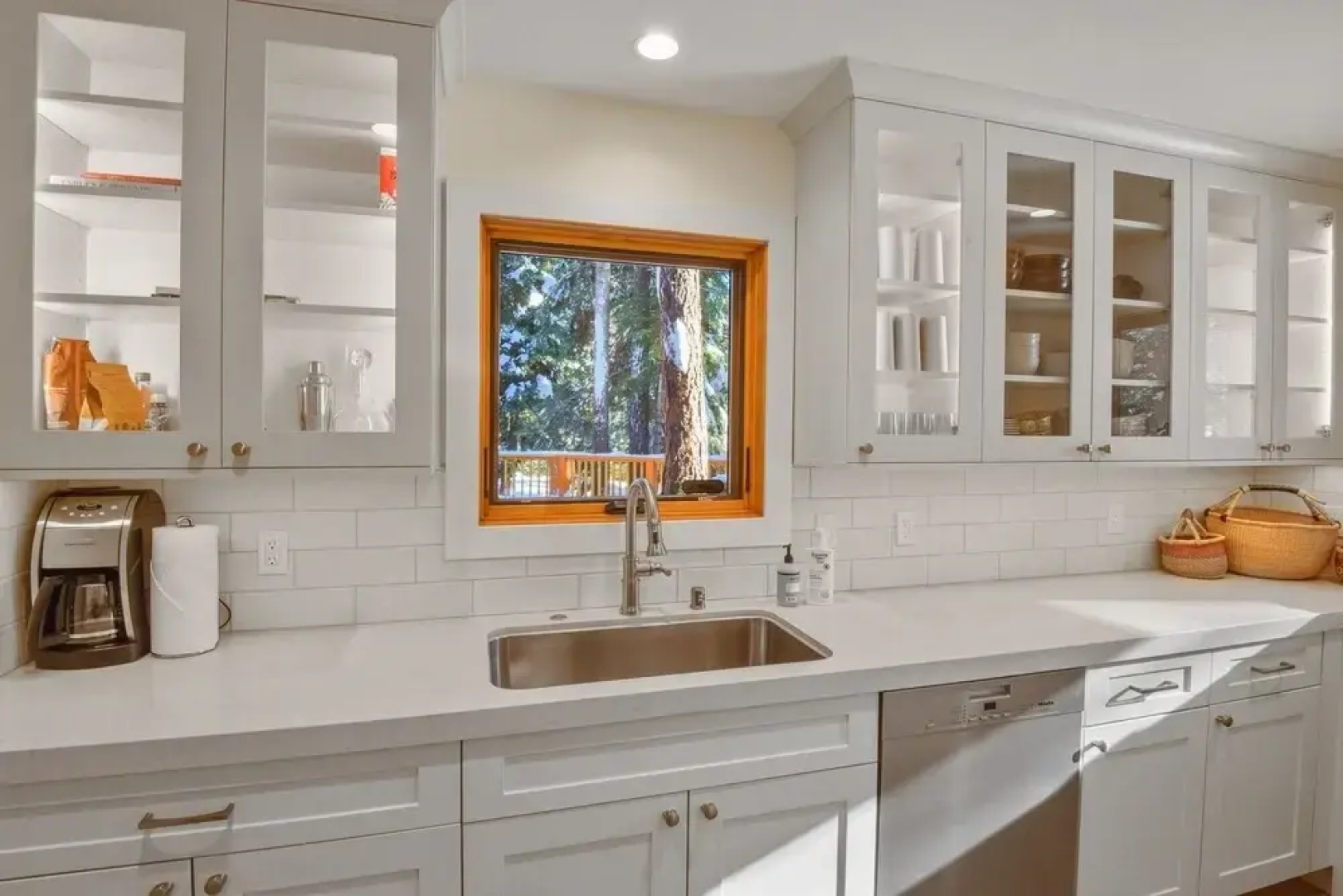 Old County Estate - Hot Tub 5 Bedroom Home by Redawning