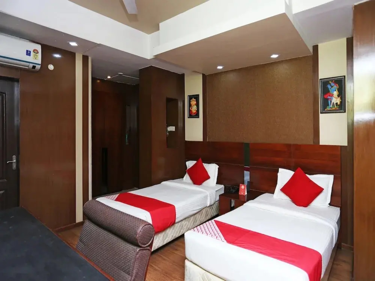 Hotel Ambassador Retreat