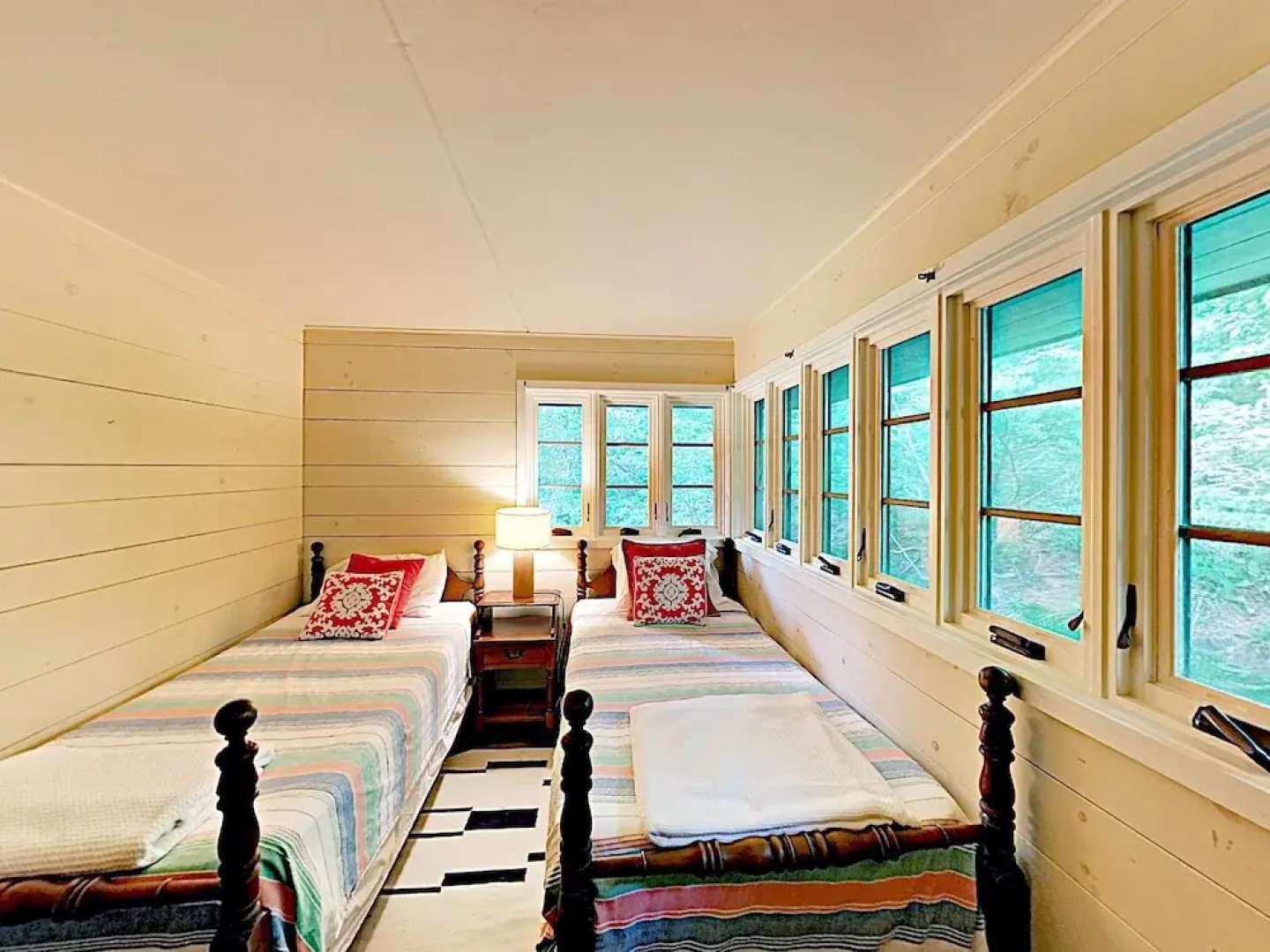 Cape Cod  On The Bay 3 Bedroom Home