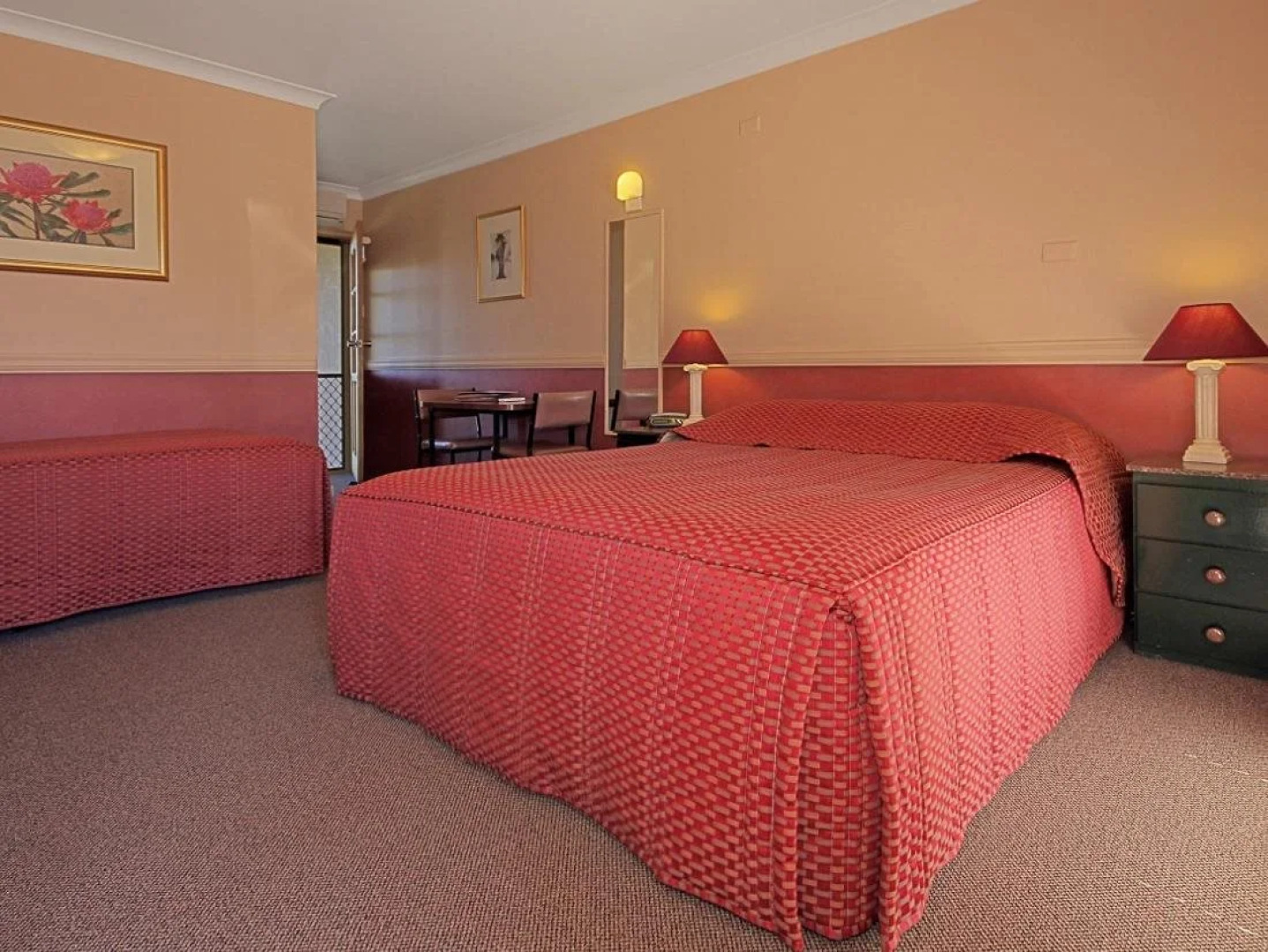 Milton Village Motel