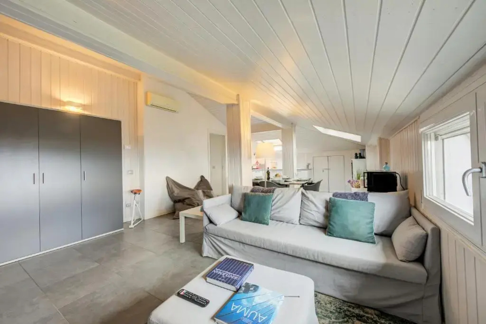 White Paradise Rooftop Stunning Lake View