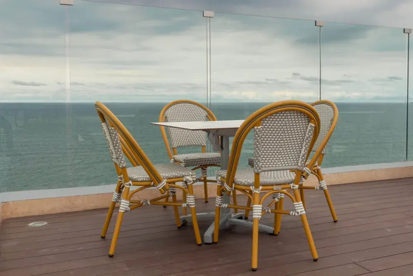 Moderno Edificio Sobre la Playa - Luxury