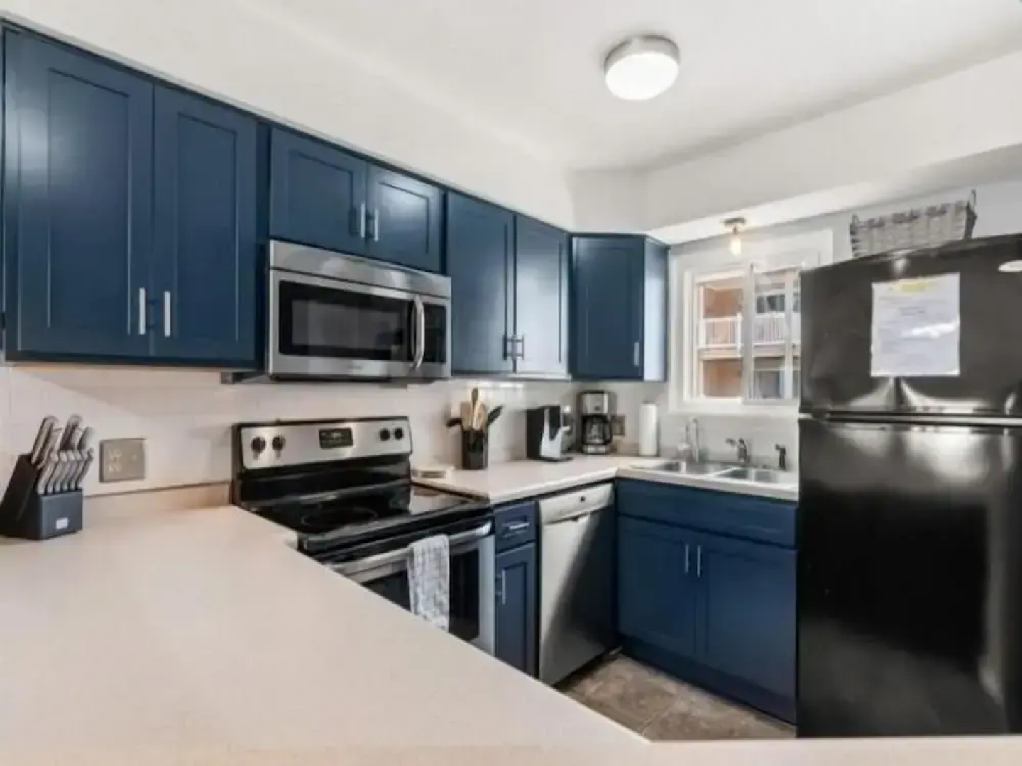 Sand Pebbles A17 - Relax And Unwind. Feel The Sun On Your Shoulders And The Ocean Breezes In Your Hair. 2 Bedroom Condo by RedAwning