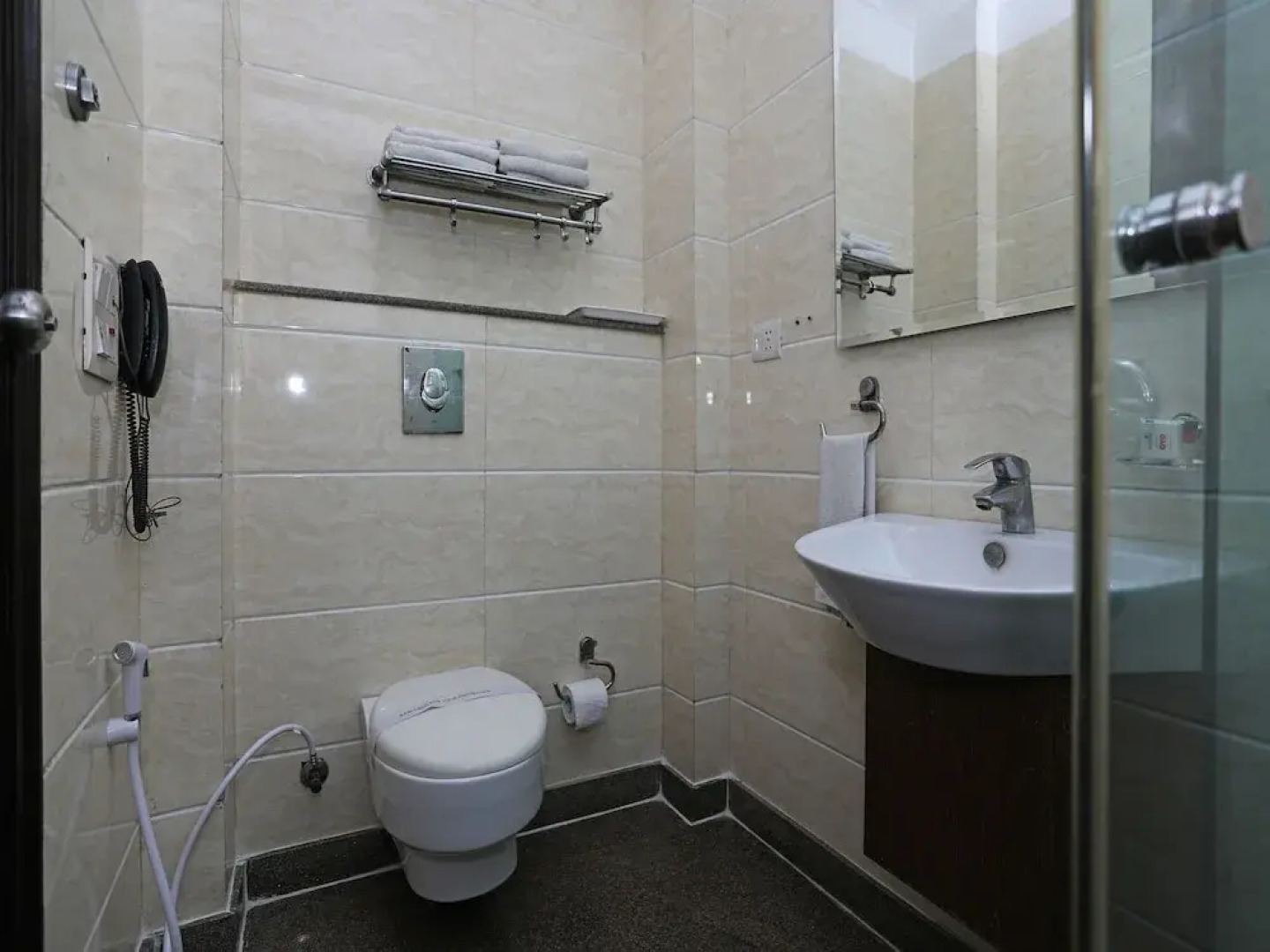 OYO Premium Jasola Apollo