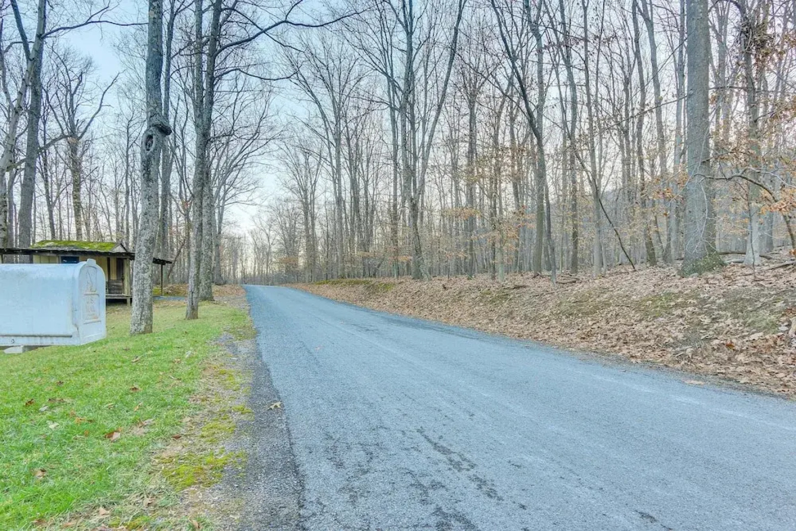 Peaceful & Secluded Knoxville Retreat w/ Deck