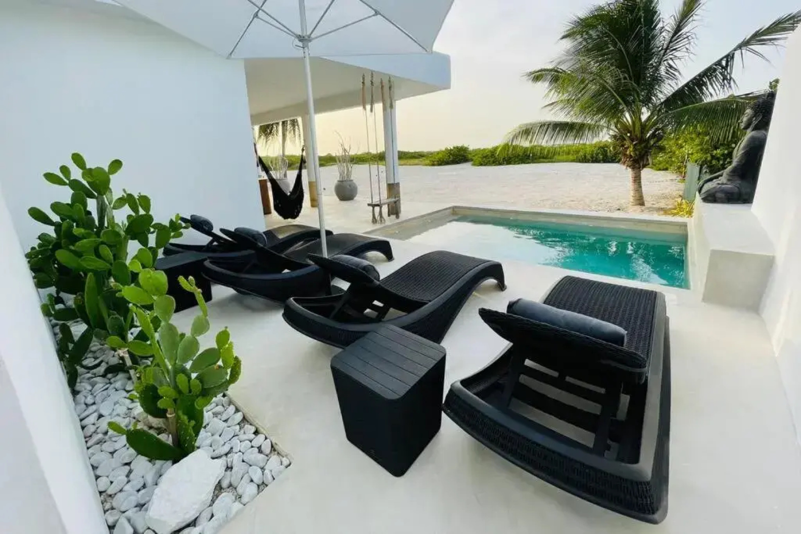 Casa en primera linea de playa con alberca