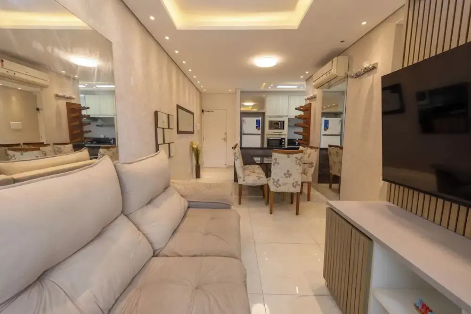 Apto c Piscina e Brinquedoteca a 400m da Praia