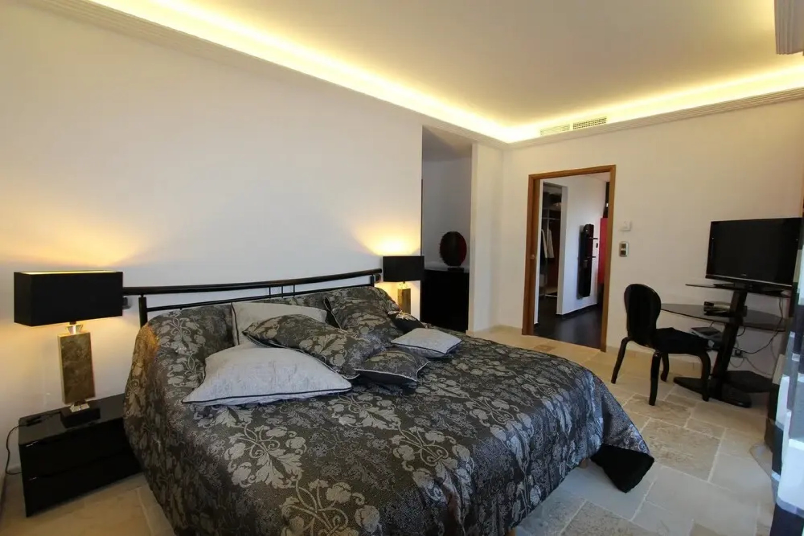 HAVRE DE PAIX" 5 étoiles Prestige jacuzzi, hammam, sauna, PISCINE chauffée Mougins Cannes Grasse