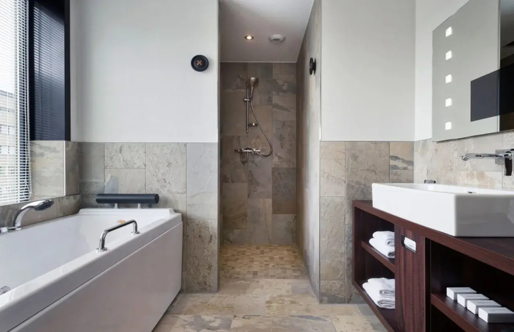 Haven Hotel Rotterdam, Curio Collection by Hilton