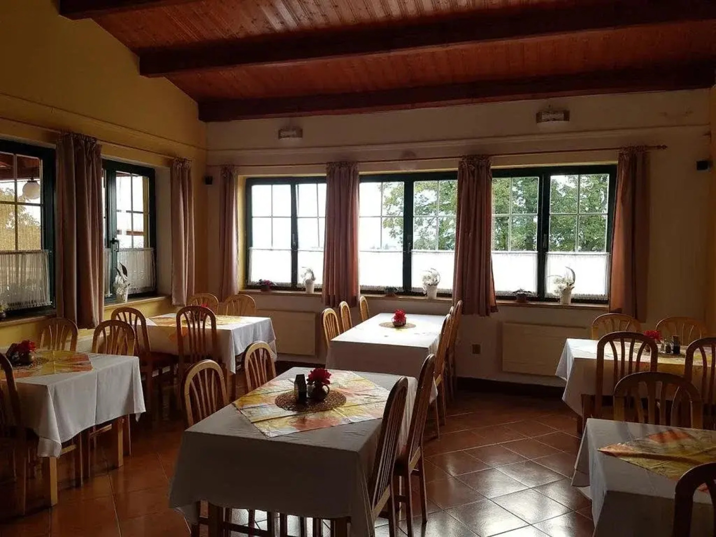 Restaurant a Pension u Hradu