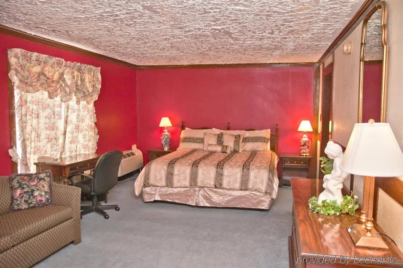 Victorian Inn & Suites