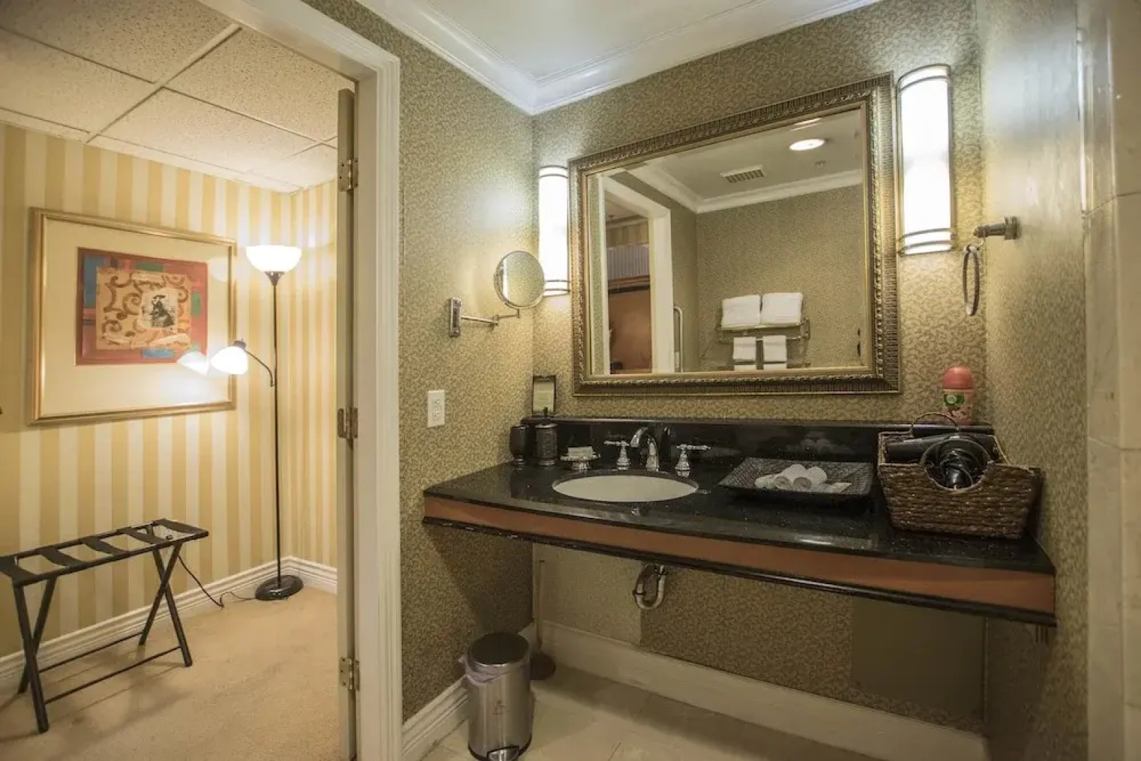 Boutique Downtown Suites - Privately owned