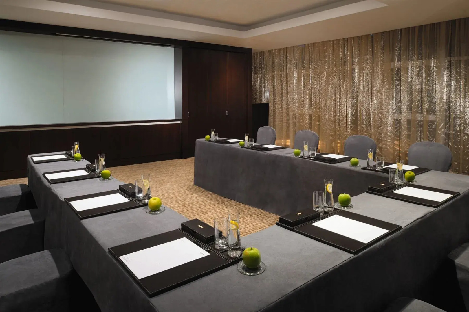 Mövenpick Jumeirah Lakes Towers Hotel