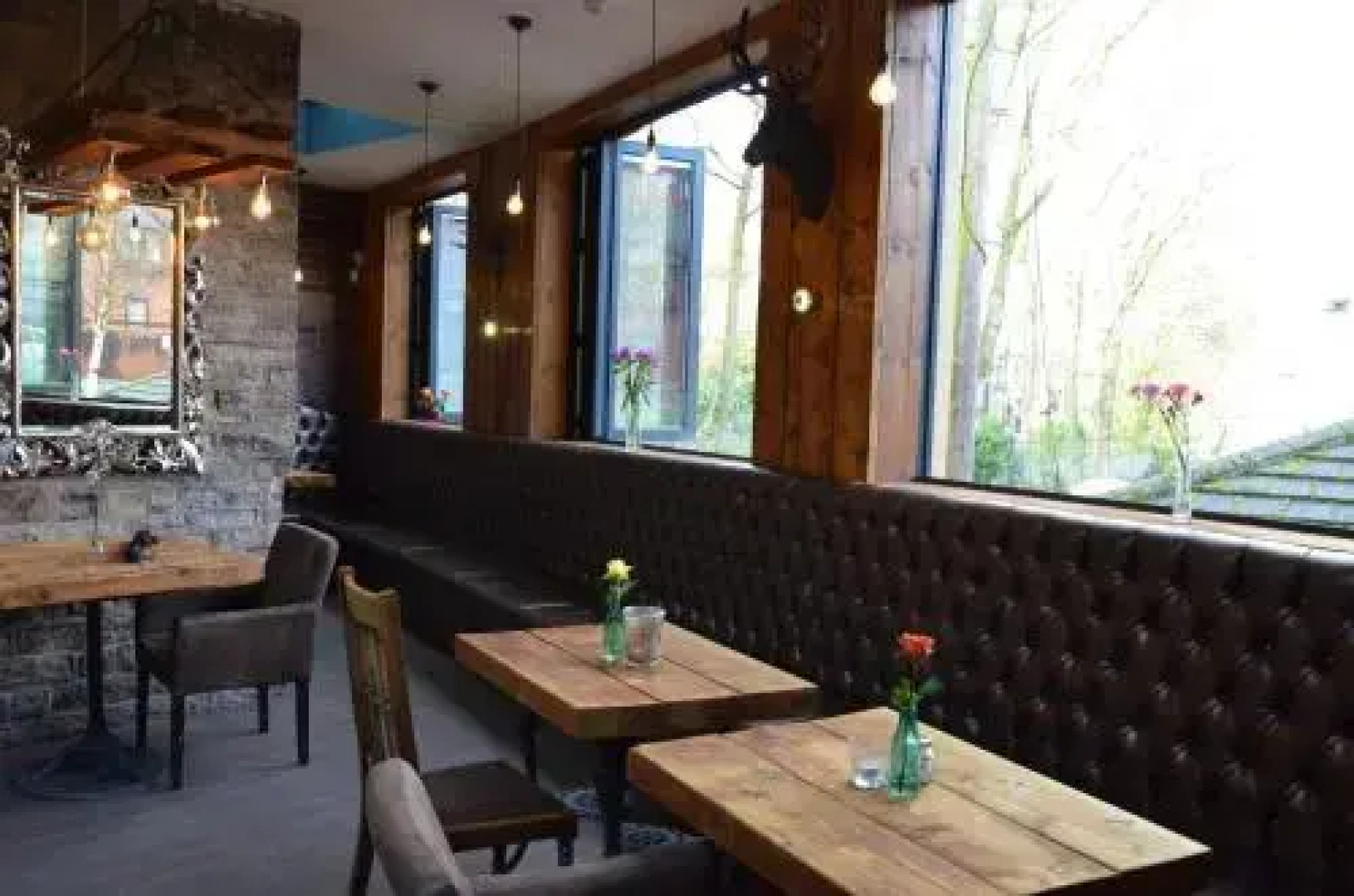 Frankies Wine Bar & Lodge